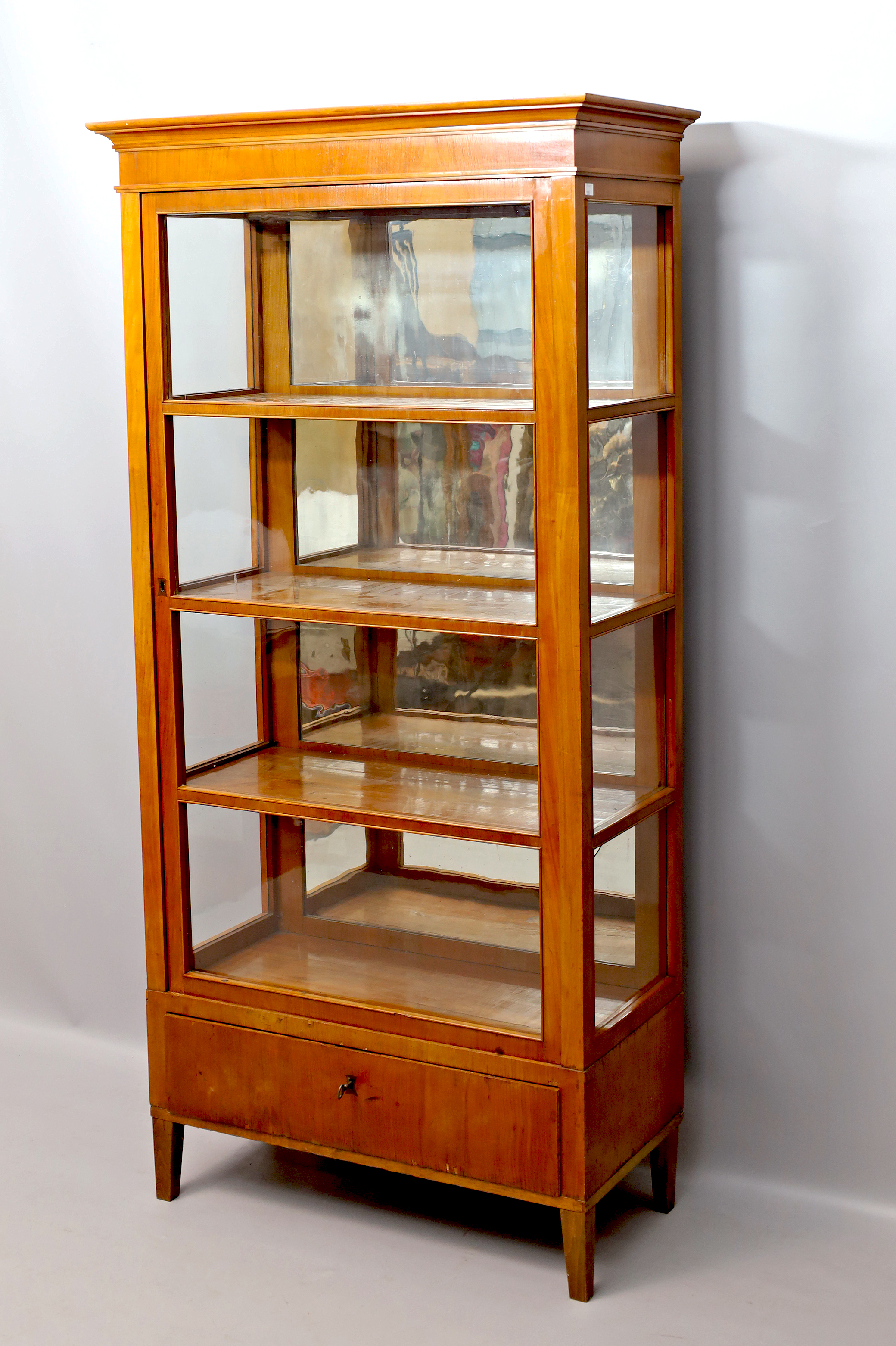 Biedermeier-Vitrine.