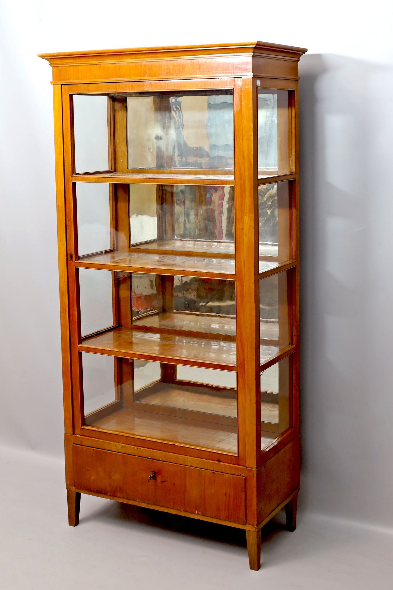 Biedermeier-Vitrine.