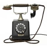 Historisches Wählscheibentelefon.