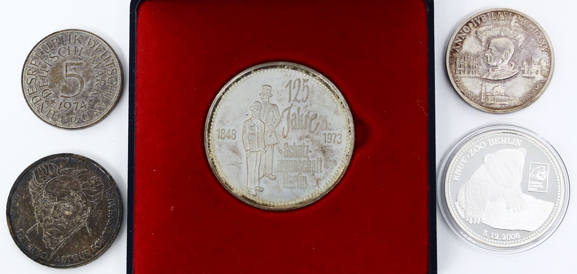 5 Silbermünzen/-medaillen.