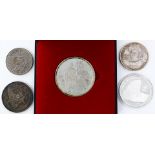 5 Silbermünzen/-medaillen.