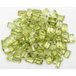 Lot aus ca. 80 Peridoten, zus. ca. 50 ct.