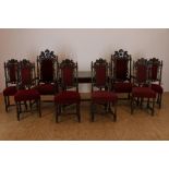 Serie van 8 stoelen en eiken tafel