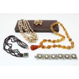 Lot sieraden, wo barnsteen, glasgranaat