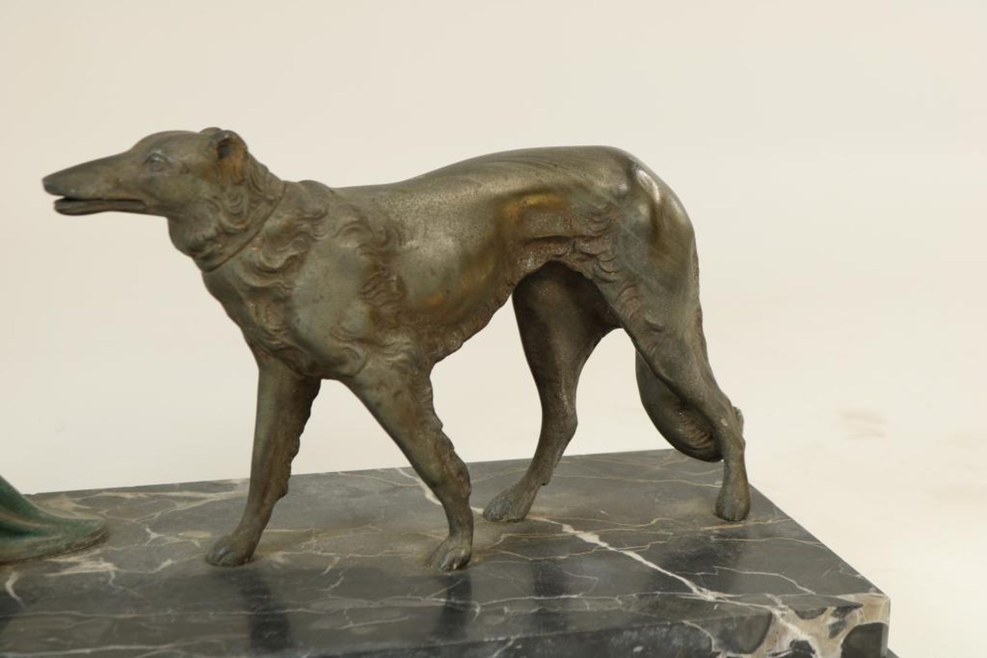 Art Deco sculptuur van dame met honden - Bild 5 aus 5