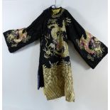 Deels zijden kimono met draken decor.