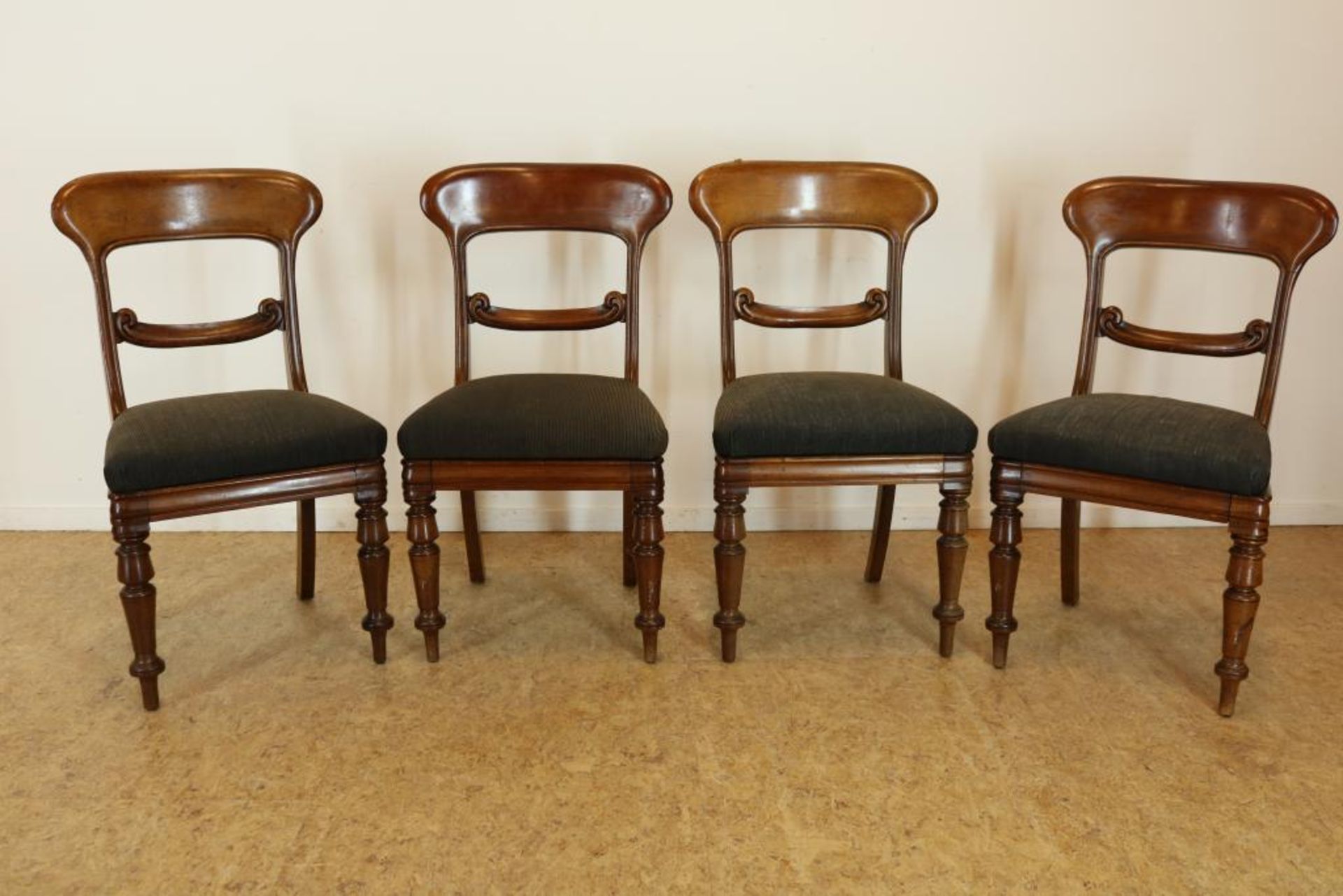 Serie van 4 mahonie eetkamerstoelen