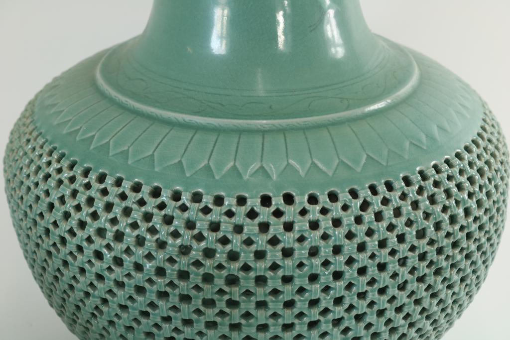 5 Chinese celadon vazen - Image 4 of 8