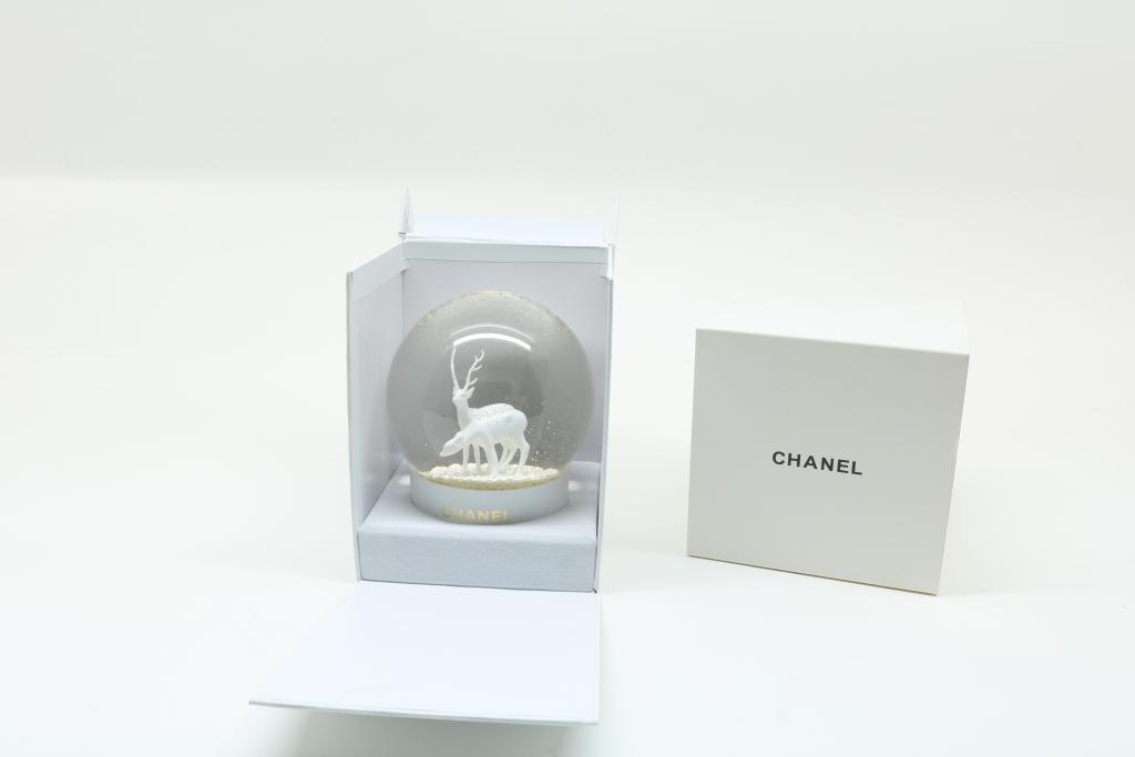 Chanel sneeuwbol - met herten - Image 3 of 4