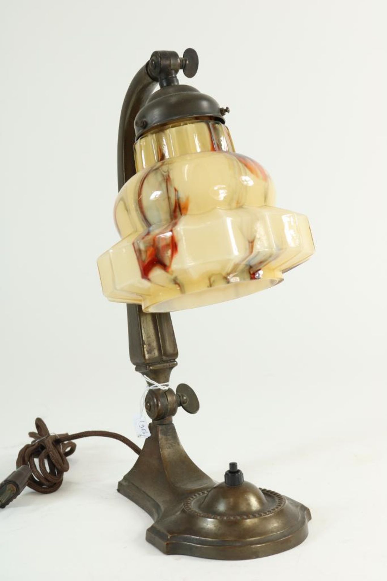 Art Deco tafellampje met glazen kapje