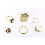 Lot gouden sieraden, wo ring met koraal