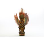Polychroom houten sculptuur van Garuda