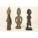 Lot van 3 Afrikaanse sculpturen