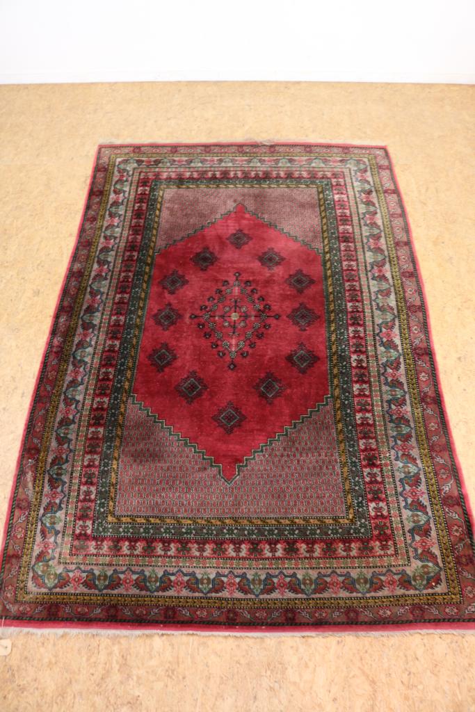 Een Tunesisch tapijt, zijde, 222 x 145