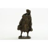 Bronzen sculptuur vrouw met tas