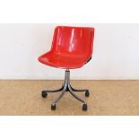 Design bureaustoel, rode kuip zitting