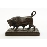 Bronzen sculptuurtje "Stier", h 11 cm.