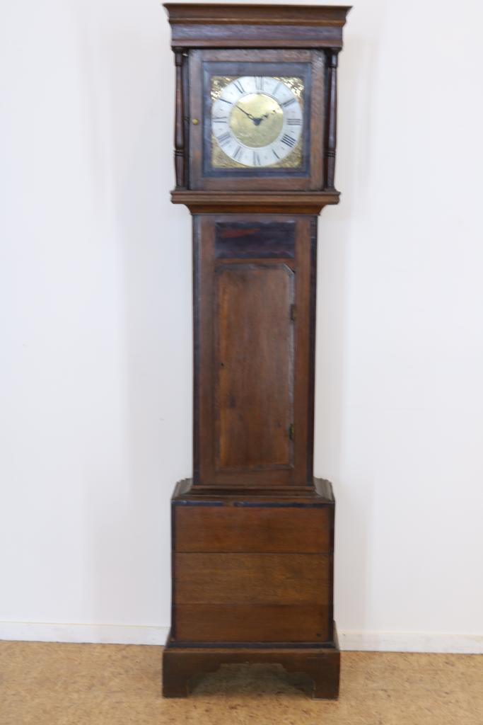 Staand horloge in eiken kast