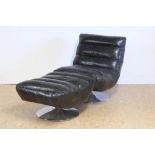 Lounge chair, zwart leer en hocker