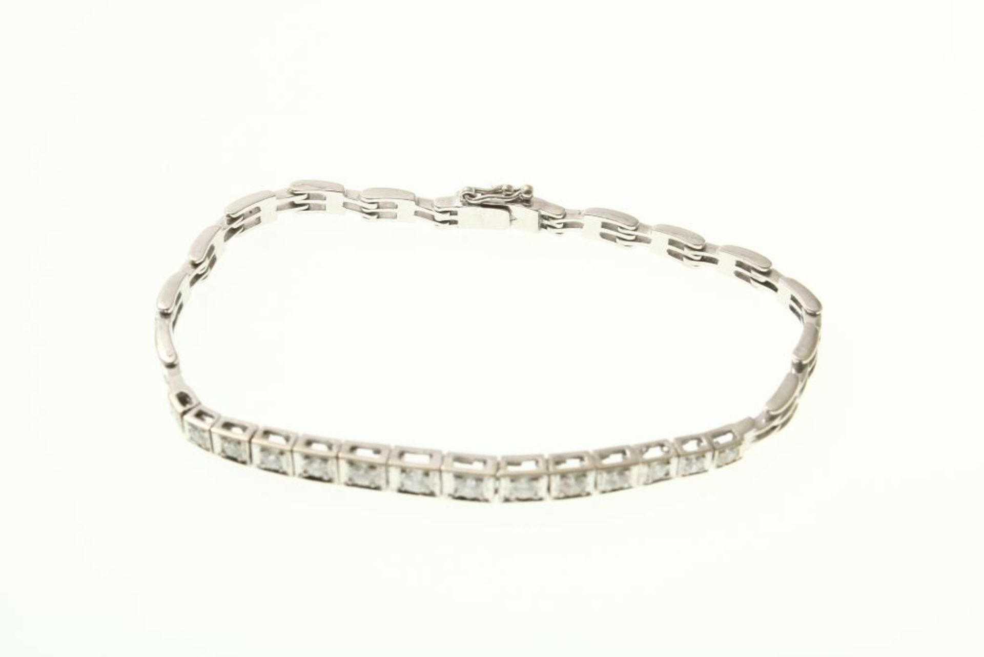 Witgouden armband bezet met diamant