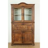 Eiken secretaire met beglaasde opstand