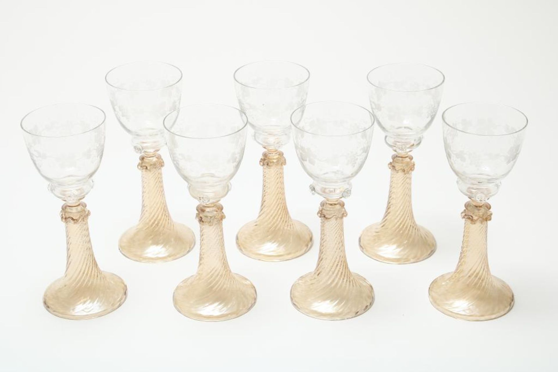 Serie van 7 glazen wijn roemers - Image 2 of 3