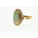 Geelgouden ring bezet met cabochon jade