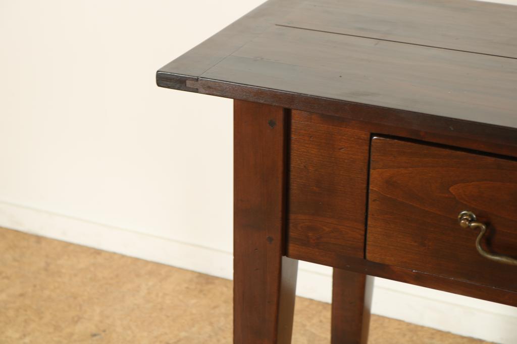 Een kersenhouten sidetable Engelse stijl - Image 3 of 4