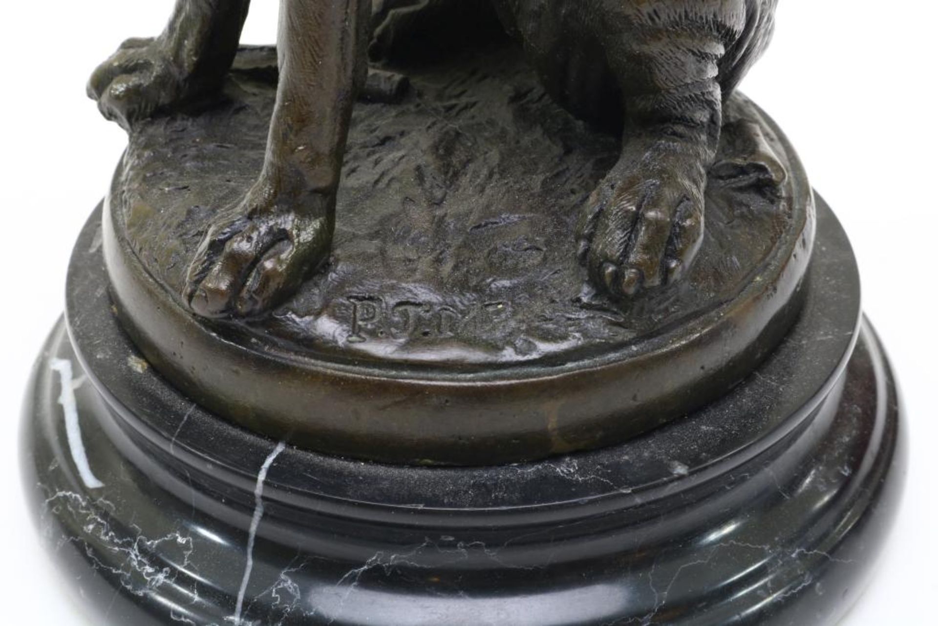 Bronzen sculptuur van hond - Image 2 of 5