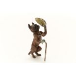 Bronzen Weense brons, pug met hoed