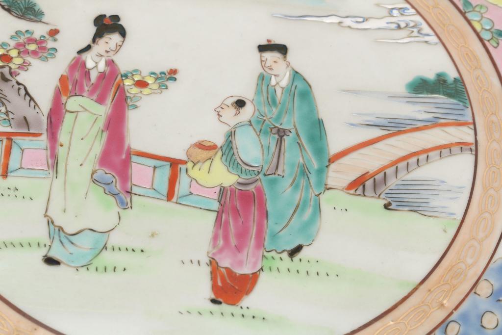 Japanse schotel famille rose met figuren - Image 3 of 4