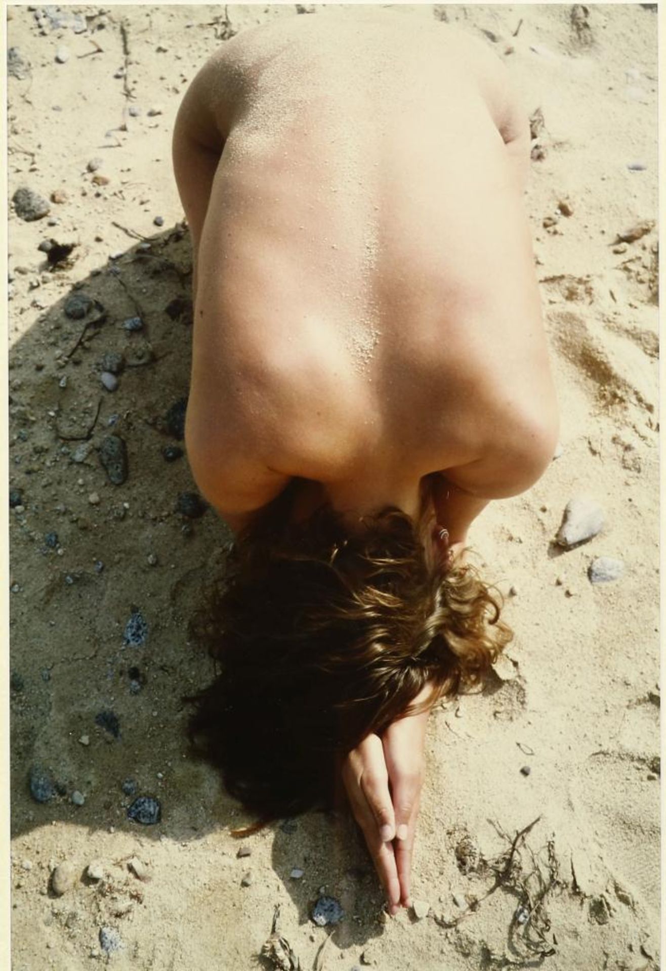 Theo Lode de Leede, naakt in het zand