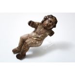 Vruchtenhouten sculptuur van Putto