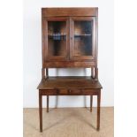 Eiken bureau met opstand