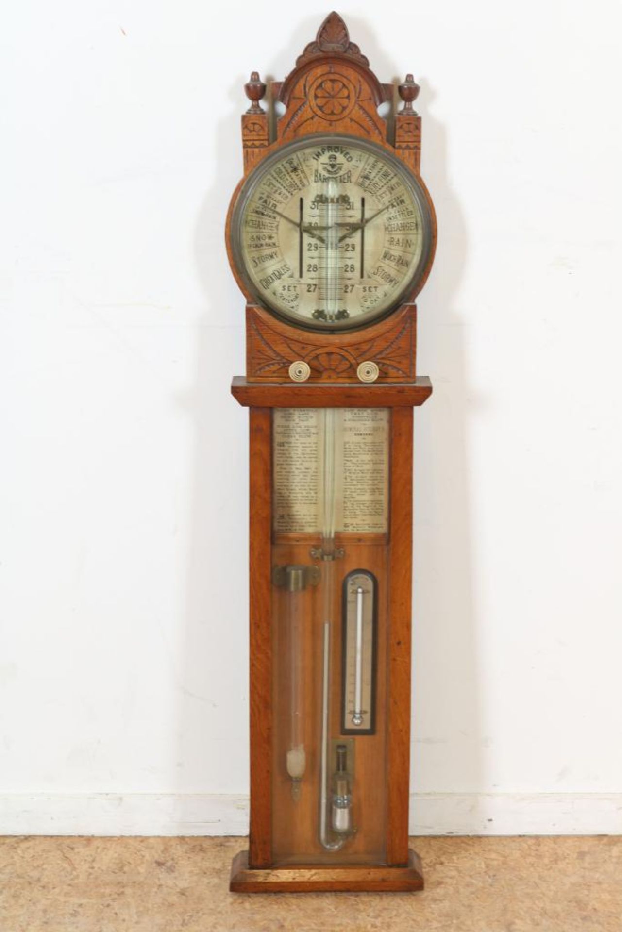 Barometer in eiken kast