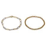 Twee 14 kt. gouden armbanden,