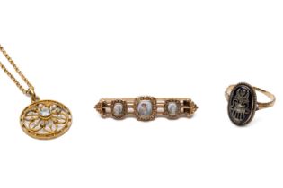 14 kt. Gouden antieke ring, broche en hanger.