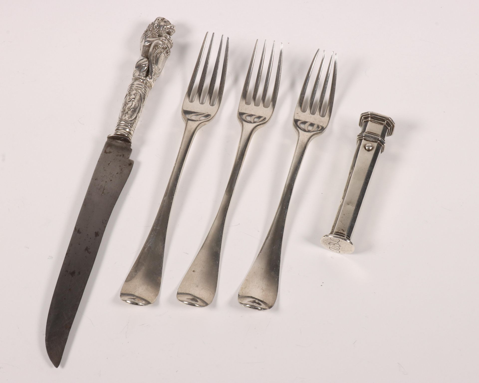 Knipkoker met oorlepeltje annex stoker, voorsnijmes en drie vorken, 18e eeuw,