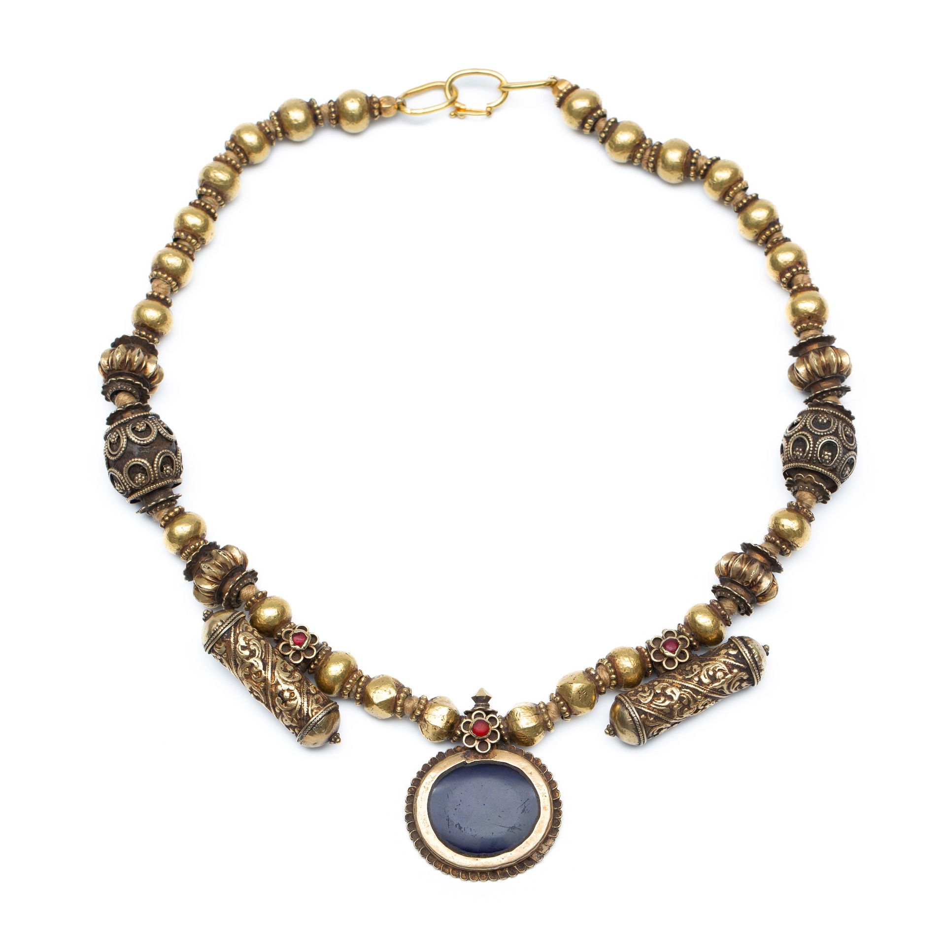 Noordoost India, 19e eeuw, 14 kt. gouden collier,