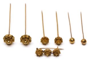 Zes 14 kt. gouden mutsenspelden, 19e eeuw,