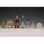 Collectie diverse parfumflesjes, voornamelijk 19e eeuw,