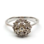 14 kt. Witgouden entourage ring,