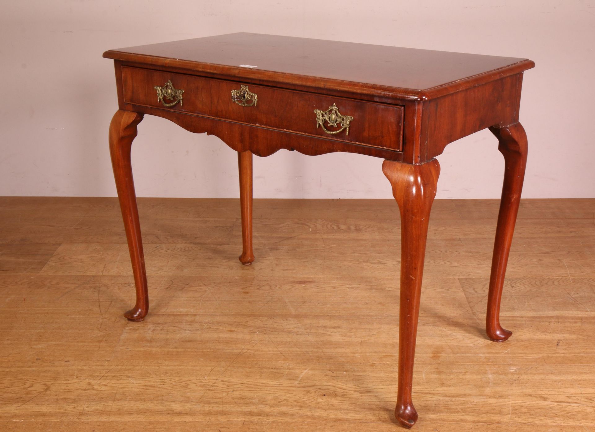 Mahoniehouten tafel, deels 18e eeuw,