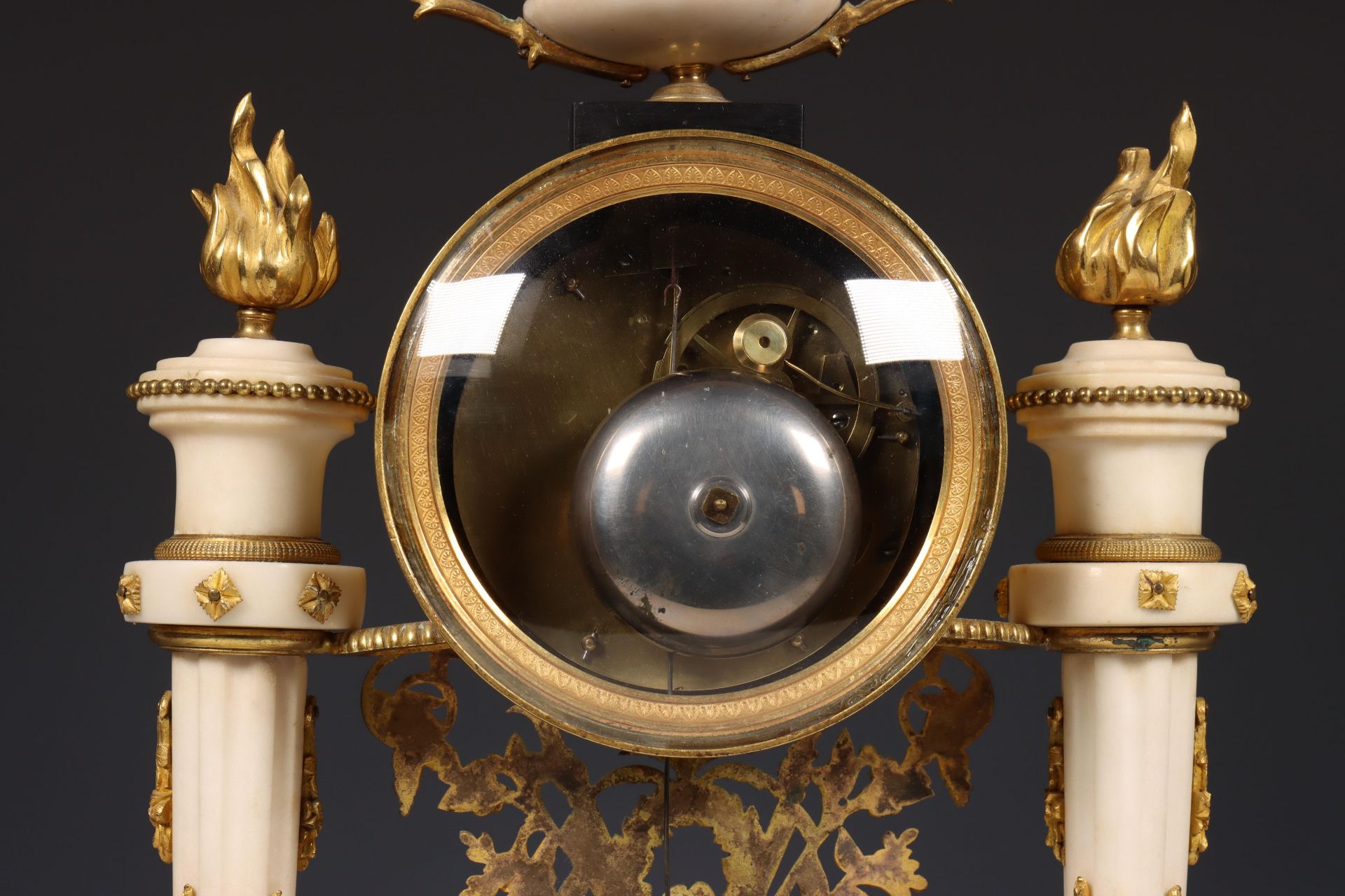 Frankrijk, wit marmeren pendule, Louis XVI, ca. 1800. - Bild 5 aus 5