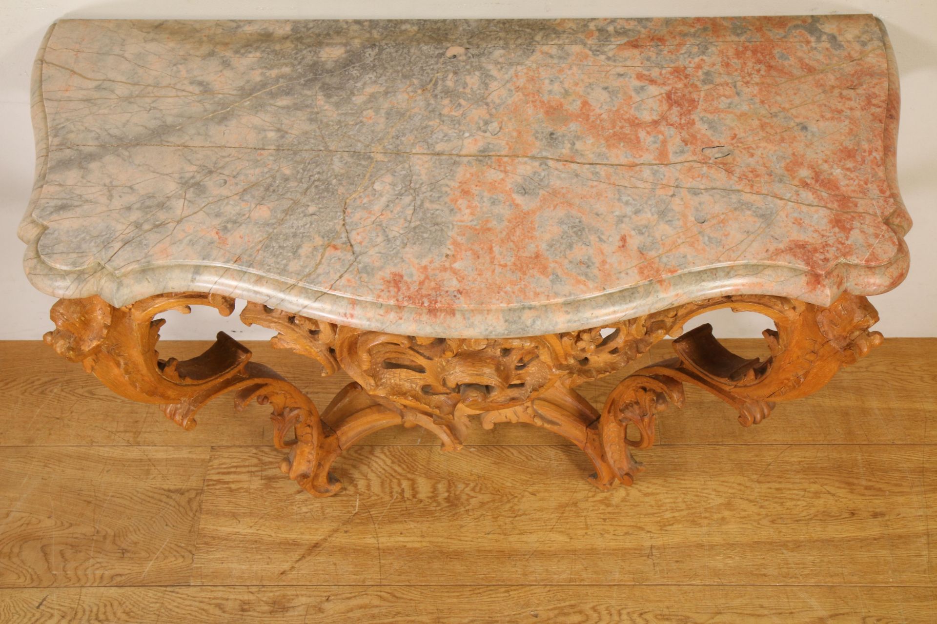 Frankrijk, lindenhouten console, Rococo, 18e eeuw, - Image 2 of 2