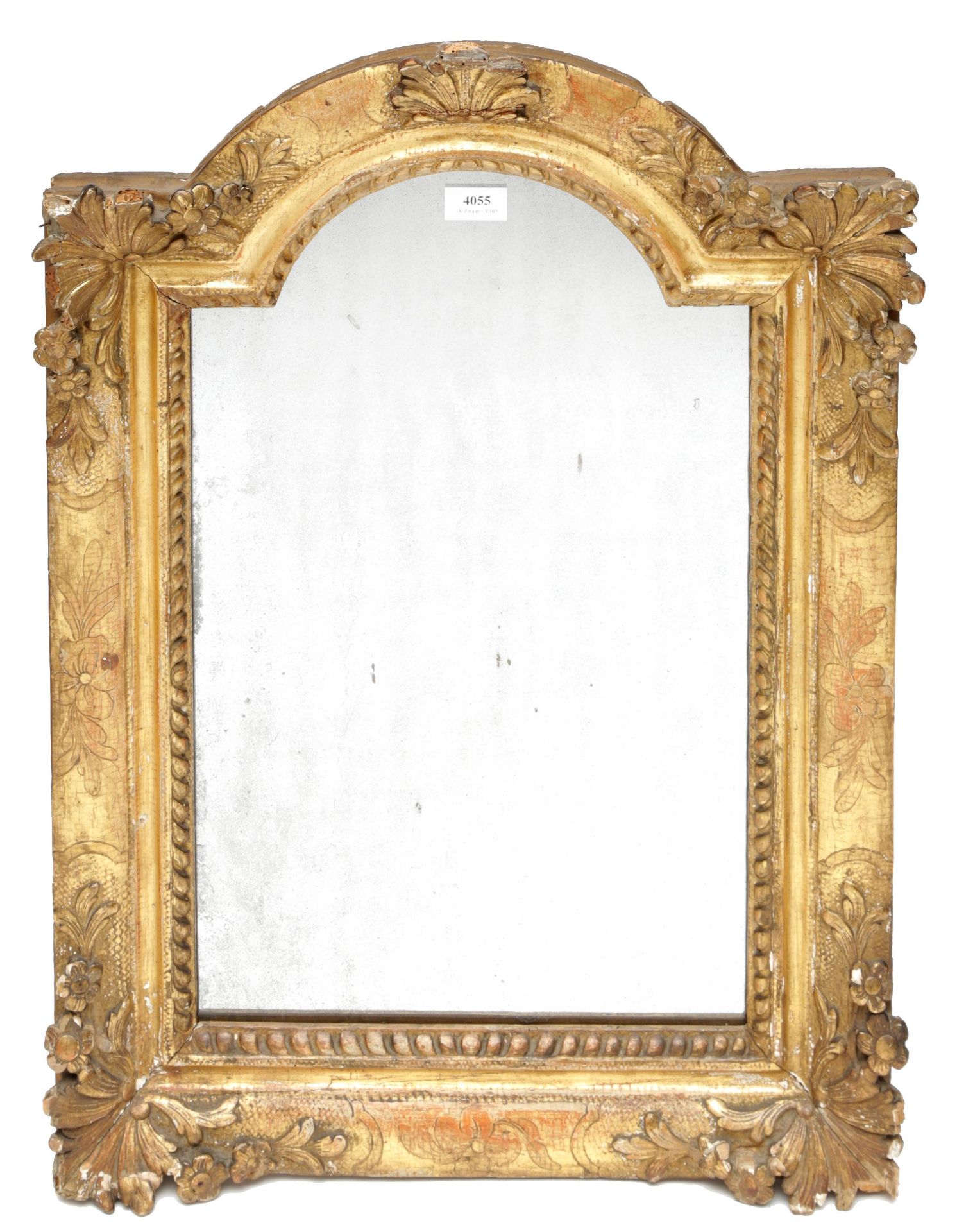 Spiegel in verguld en gestoken houten lijst, ca. 1740.