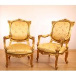 Paar verguld gelakte beukenhouten fauteuils in Louis XV-stijl, 19e eeuw,