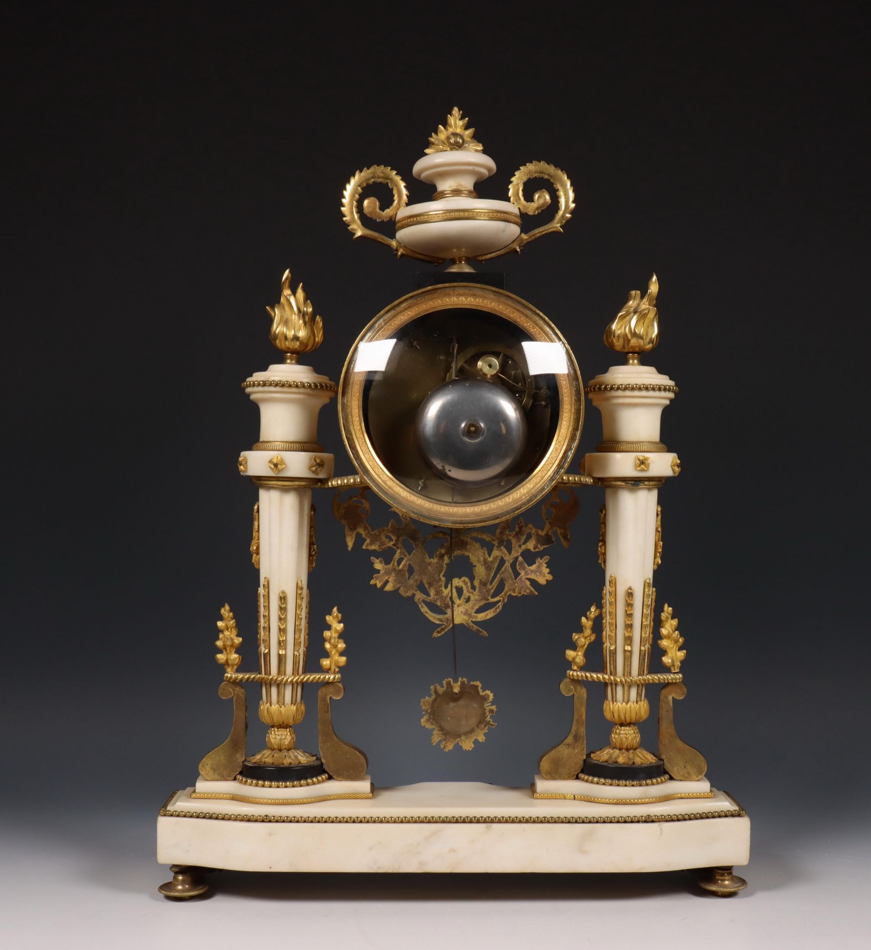 Frankrijk, wit marmeren pendule, Louis XVI, ca. 1800. - Bild 4 aus 5