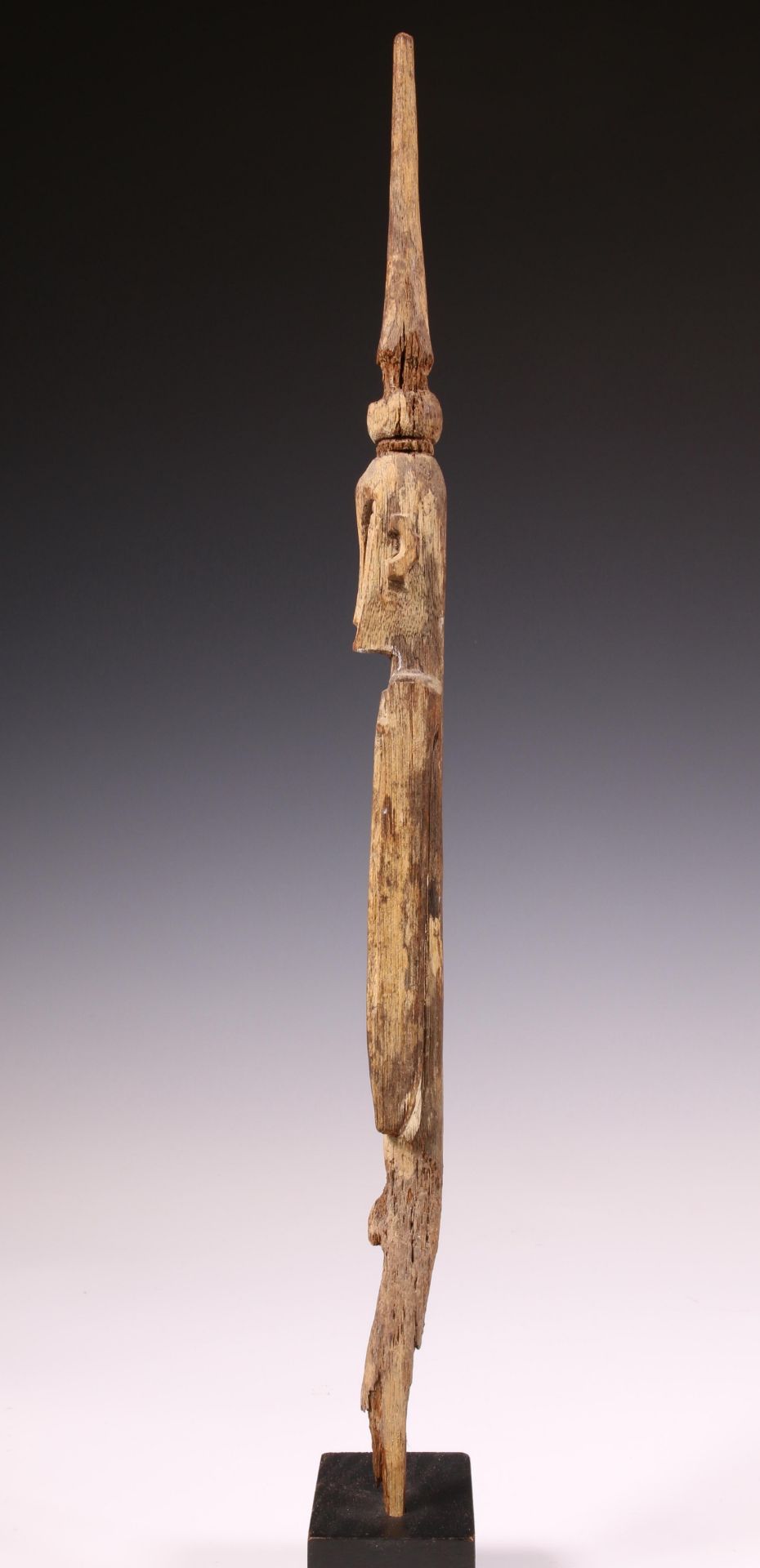 Borneo, Central Kalimantan, Dayak, carved wooden spirit figure - Bild 2 aus 5