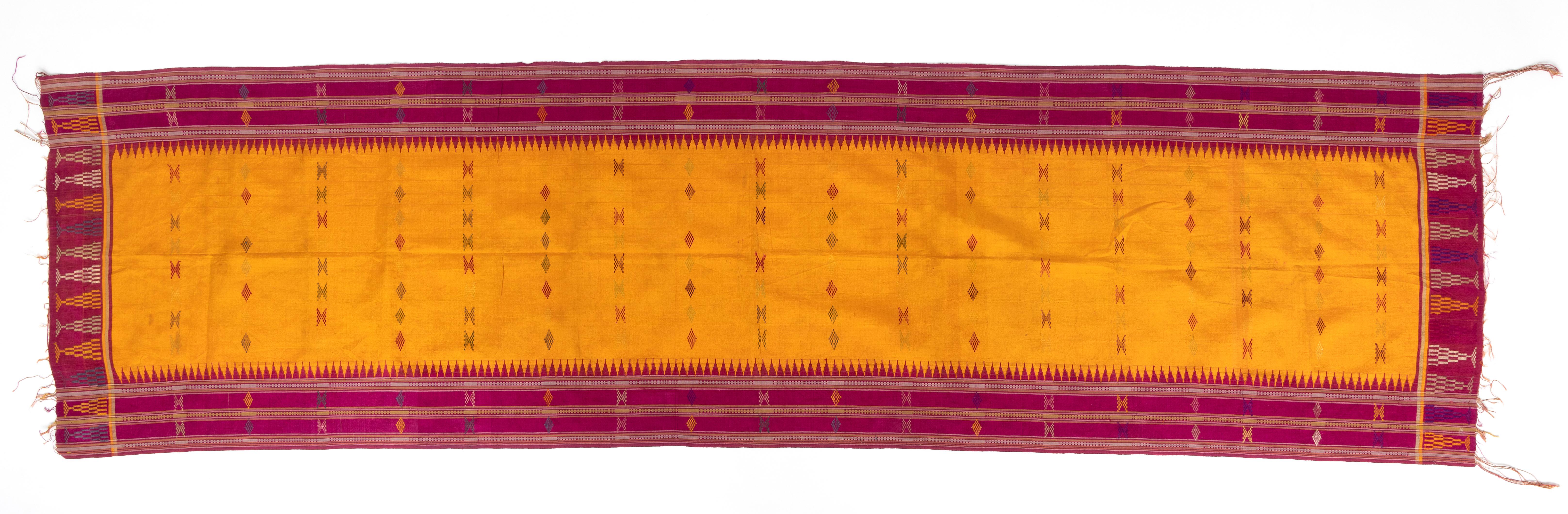Sumbawa, man's shoulder/hip cloth, pebasa-slampe, early 20th century,